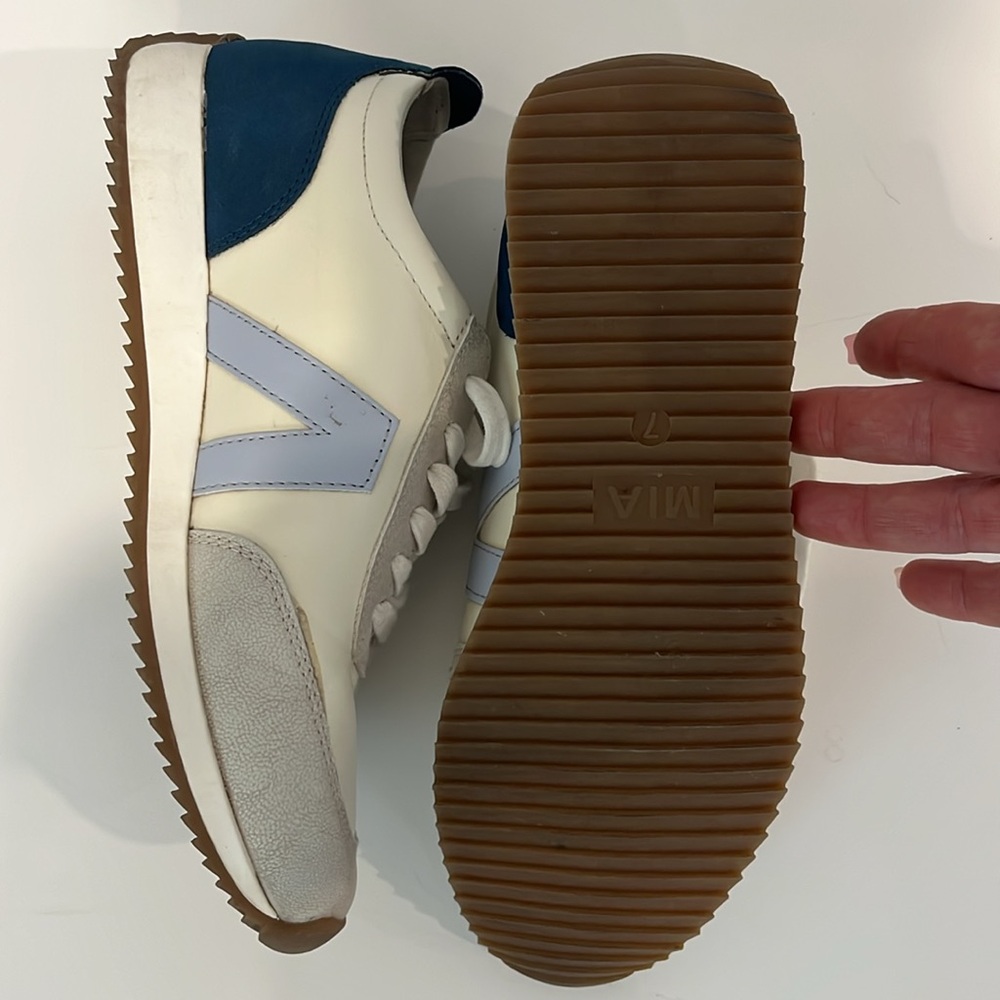 MIA size 7 cream blue navy sneakers